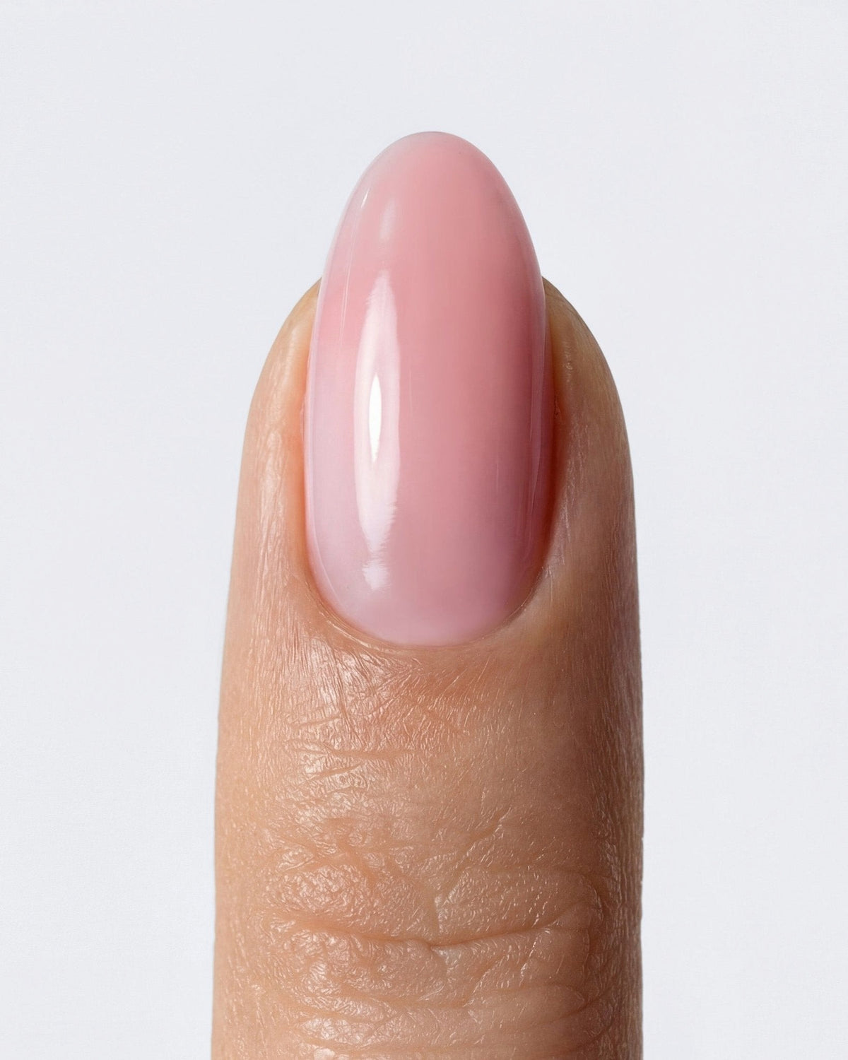 No File Gel Bare Blush am Fingernagel