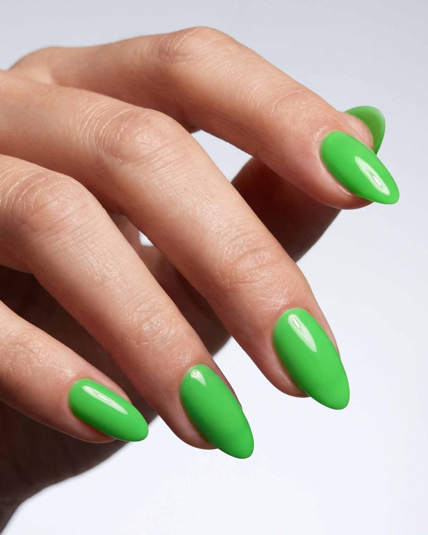 German Dream Nails - SHELLAC - 8ml Shellac Neon Light Green